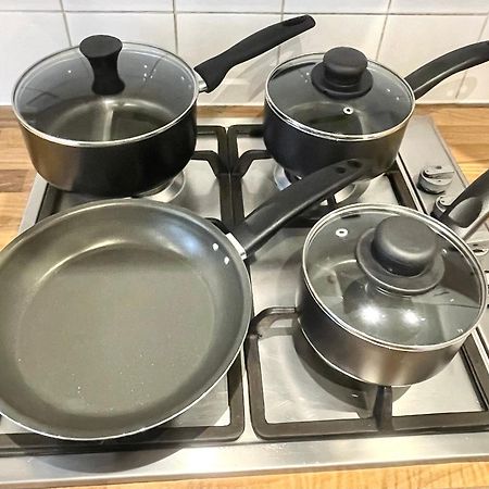 A Fantastic One Double Bedroom Flat 런던 외부 사진