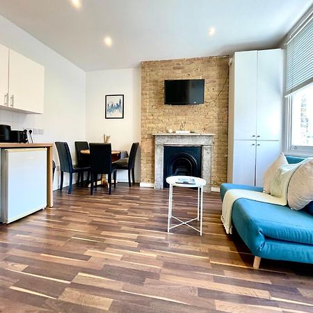 A Fantastic One Double Bedroom Flat 런던 외부 사진