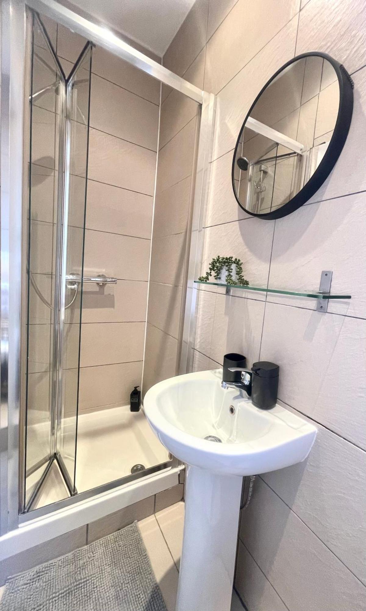 A Fantastic One Double Bedroom Flat 런던 외부 사진