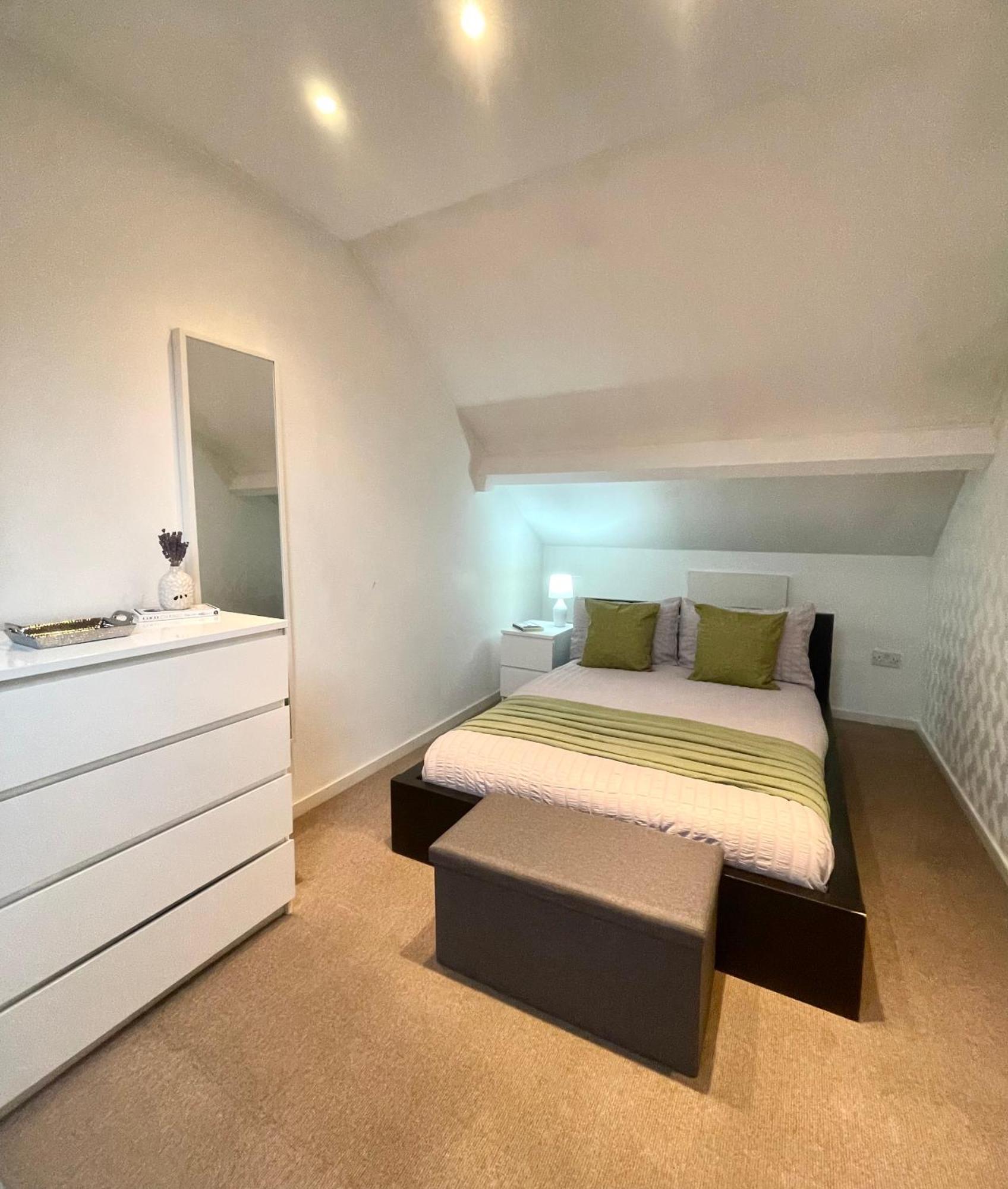 A Fantastic One Double Bedroom Flat 런던 외부 사진