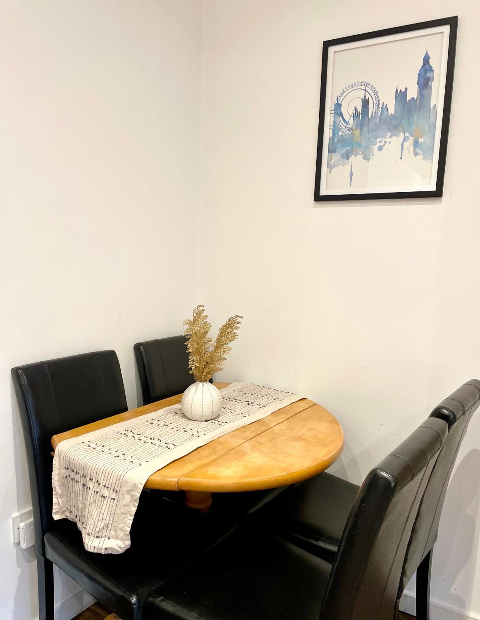 A Fantastic One Double Bedroom Flat 런던 외부 사진